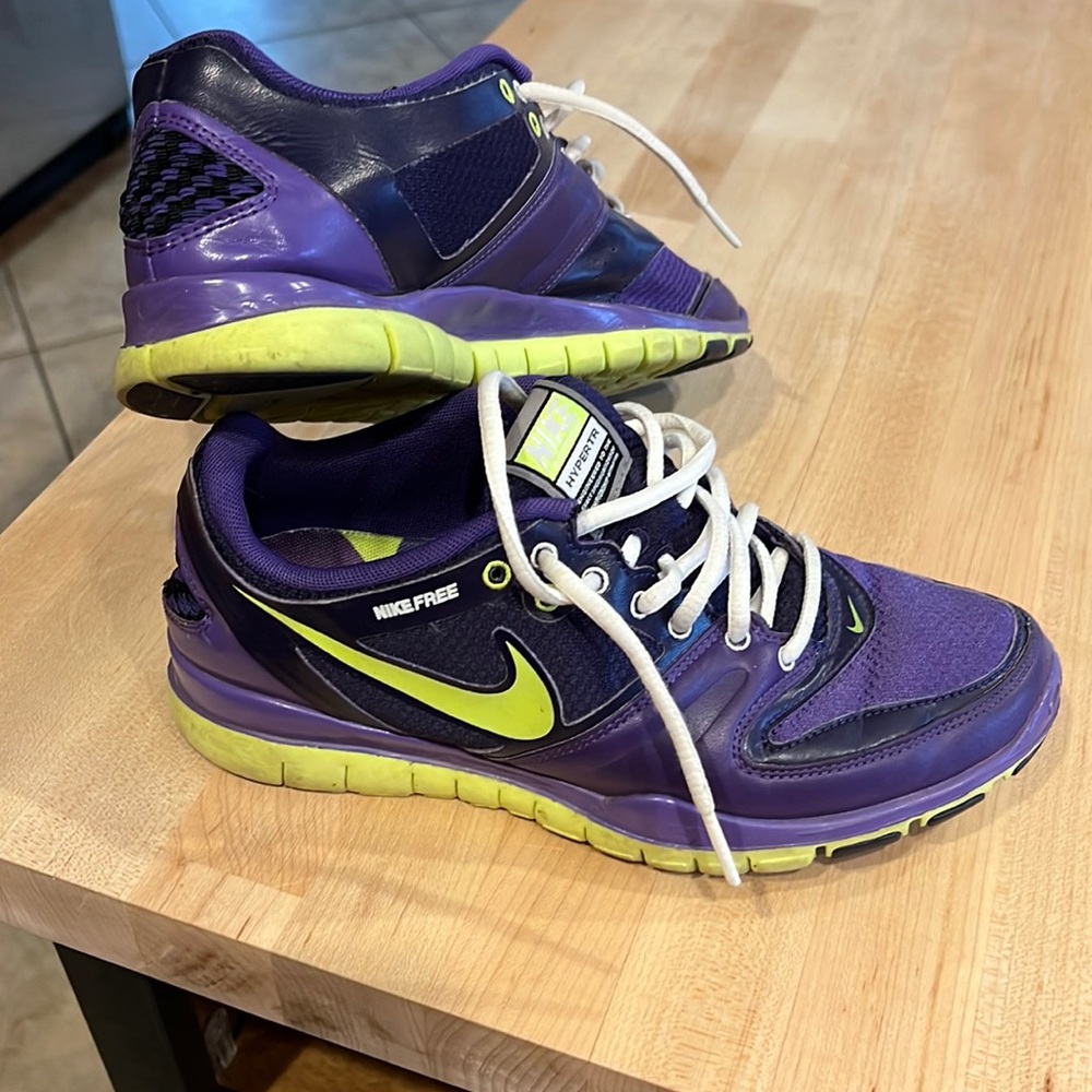 Nike womens Free HyperTR sneaker
